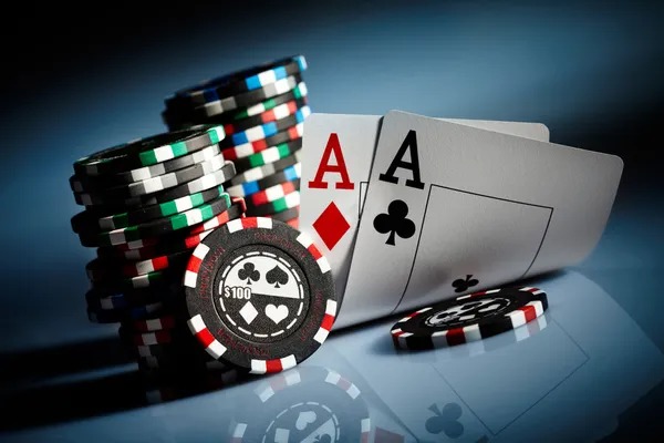 evil toto mobile app interface showing slot games and live casino options
